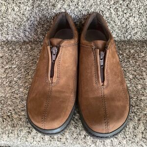 Easy Spirit Leather Shoes.